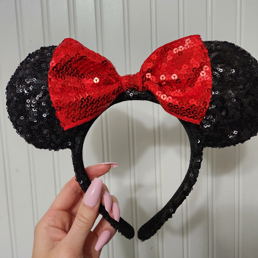 Classic Minnie Mouse Ears